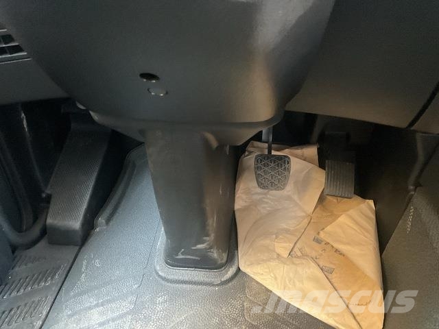 Mercedes-Benz Arocs 4240 キャブ付きシャーシ
