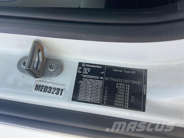 Mercedes-Benz Arocs 4240 キャブ付きシャーシ