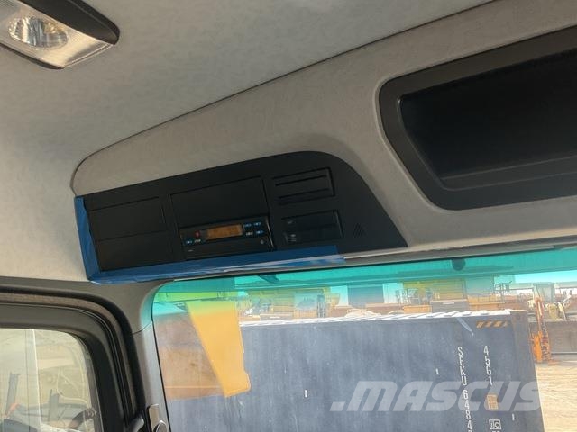 Mercedes-Benz Arocs 4240 キャブ付きシャーシ