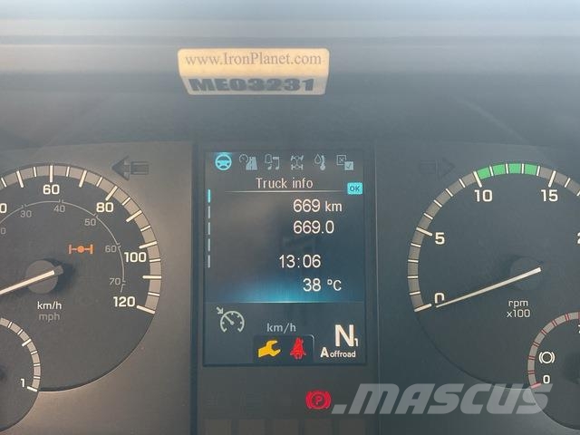 Mercedes-Benz Arocs 4240 キャブ付きシャーシ
