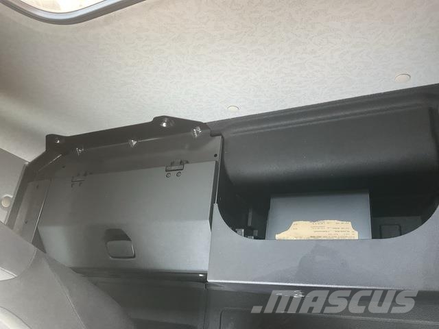 Mercedes-Benz Arocs 4240 キャブ付きシャーシ