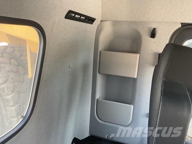 Mercedes-Benz Arocs 4240 キャブ付きシャーシ