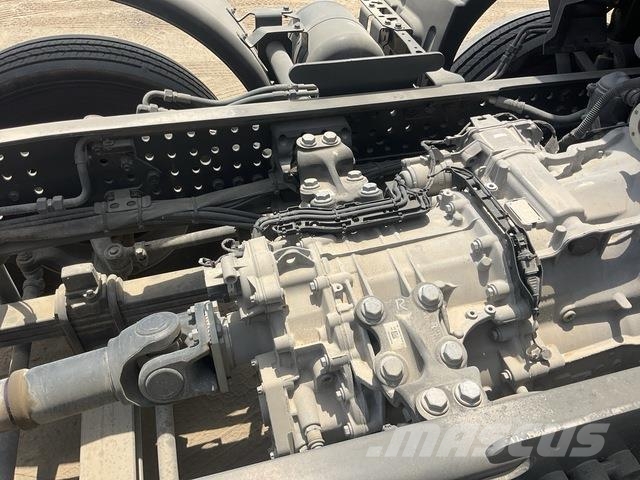 Mercedes-Benz Arocs 4240 キャブ付きシャーシ