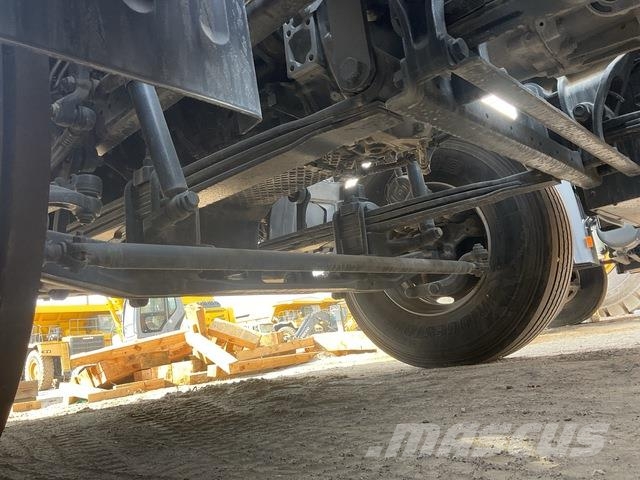 Mercedes-Benz Arocs 4240 キャブ付きシャーシ