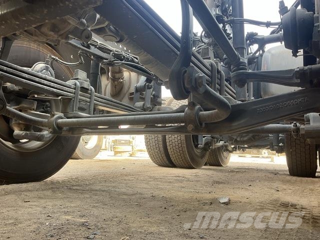 Mercedes-Benz Arocs 4240 キャブ付きシャーシ