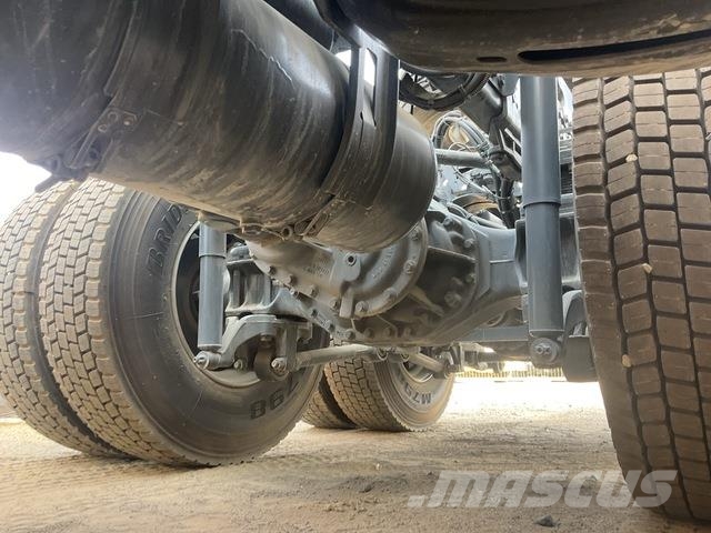 Mercedes-Benz Arocs 4240 キャブ付きシャーシ