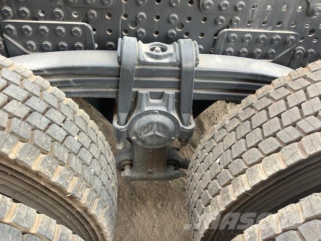 Mercedes-Benz Arocs 4240 キャブ付きシャーシ