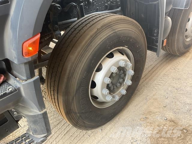 Mercedes-Benz Arocs 4240 キャブ付きシャーシ