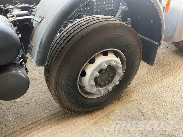 Mercedes-Benz Arocs 4240 キャブ付きシャーシ