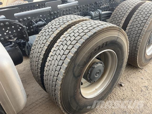 Mercedes-Benz Arocs 4240 キャブ付きシャーシ