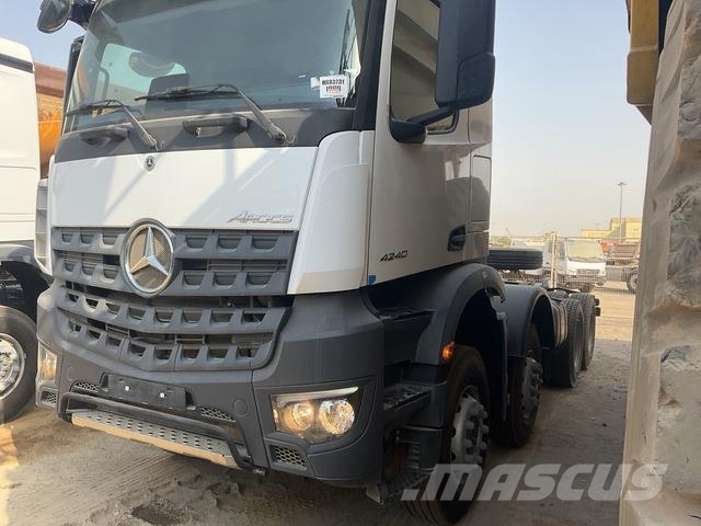 Mercedes-Benz Arocs 4240 キャブ付きシャーシ