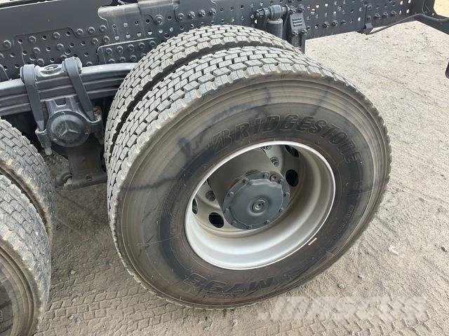 Mercedes-Benz Arocs 4240 キャブ付きシャーシ