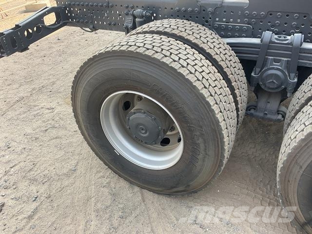 Mercedes-Benz Arocs 4240 キャブ付きシャーシ
