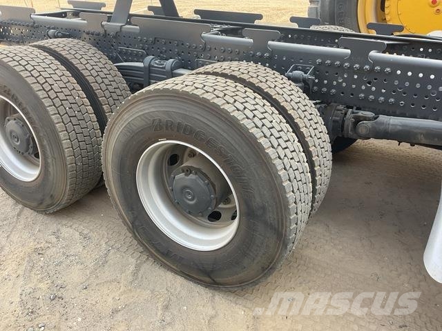 Mercedes-Benz Arocs 4240 キャブ付きシャーシ