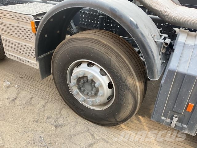 Mercedes-Benz Arocs 4240 キャブ付きシャーシ