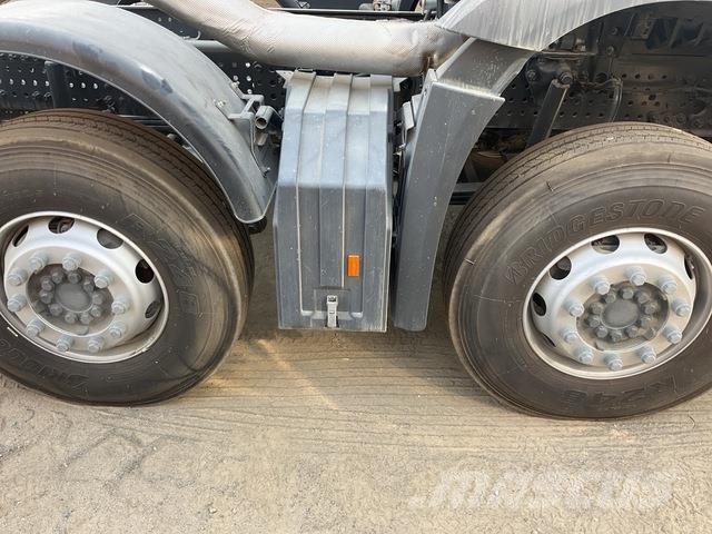 Mercedes-Benz Arocs 4240 キャブ付きシャーシ