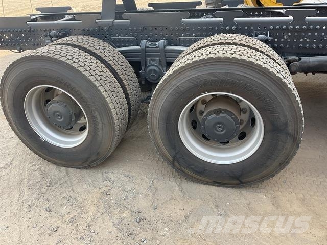 Mercedes-Benz Arocs 4240 キャブ付きシャーシ