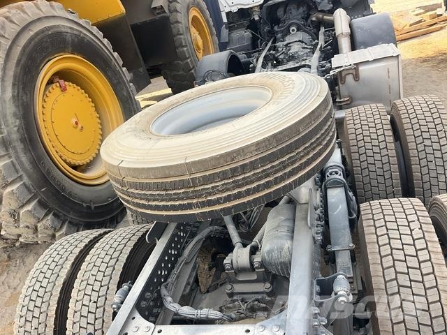 Mercedes-Benz Arocs 4240 キャブ付きシャーシ