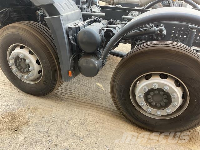 Mercedes-Benz Arocs 4240 キャブ付きシャーシ