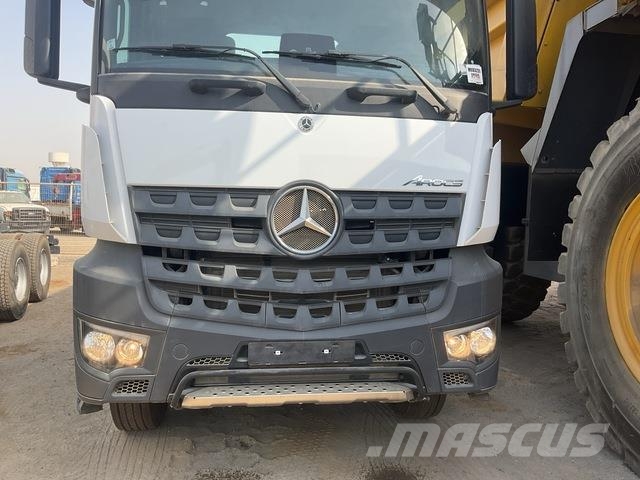 Mercedes-Benz Arocs 4240 キャブ付きシャーシ