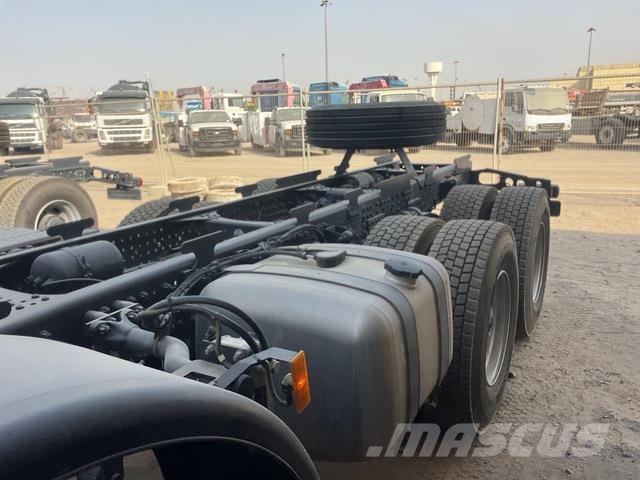 Mercedes-Benz Arocs 4240 キャブ付きシャーシ