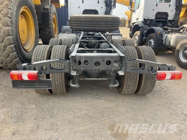 Mercedes-Benz Arocs 4240 キャブ付きシャーシ