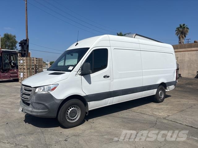 Mercedes-Benz Sprinter 패널 화물차