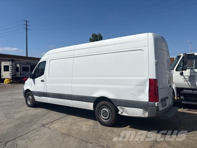 Mercedes-Benz Sprinter 패널 화물차