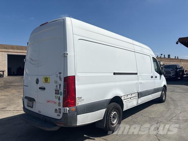 Mercedes-Benz Sprinter 패널 화물차