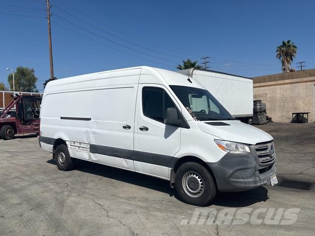 Mercedes-Benz Sprinter 패널 화물차