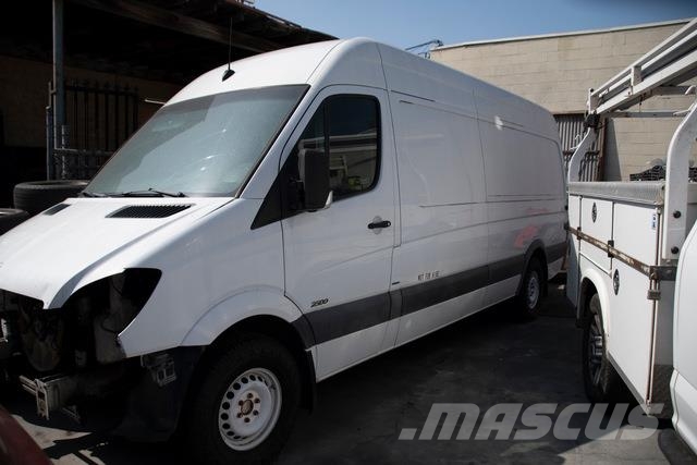 Mercedes-Benz Sprinter شاحنة مقفلة