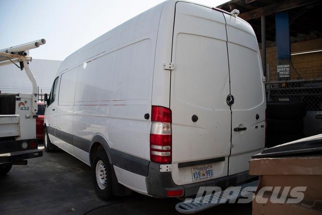 Mercedes-Benz Sprinter شاحنة مقفلة