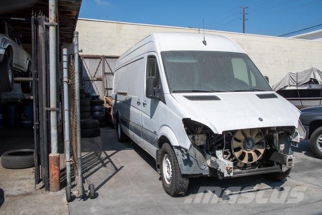 Mercedes-Benz Sprinter شاحنة مقفلة