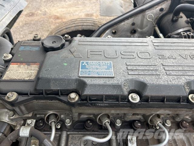 Mitsubishi FN63 شاحنات مسطحة/مفصلية الجوانب