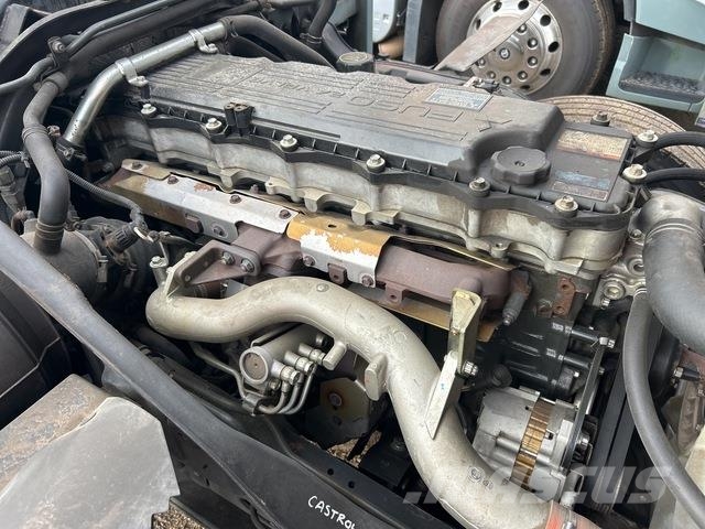 Mitsubishi FN63 شاحنات مسطحة/مفصلية الجوانب