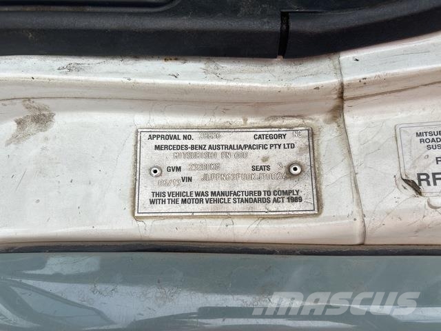 Mitsubishi FN63 شاحنات مسطحة/مفصلية الجوانب