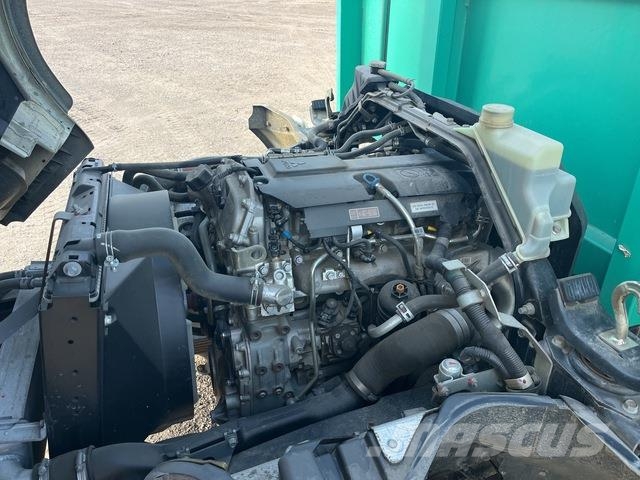 Mitsubishi Fuso Canter 7/800 شاحنات مسطحة/مفصلية الجوانب