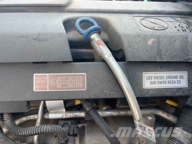 Mitsubishi Fuso Canter 7/800 شاحنات مسطحة/مفصلية الجوانب
