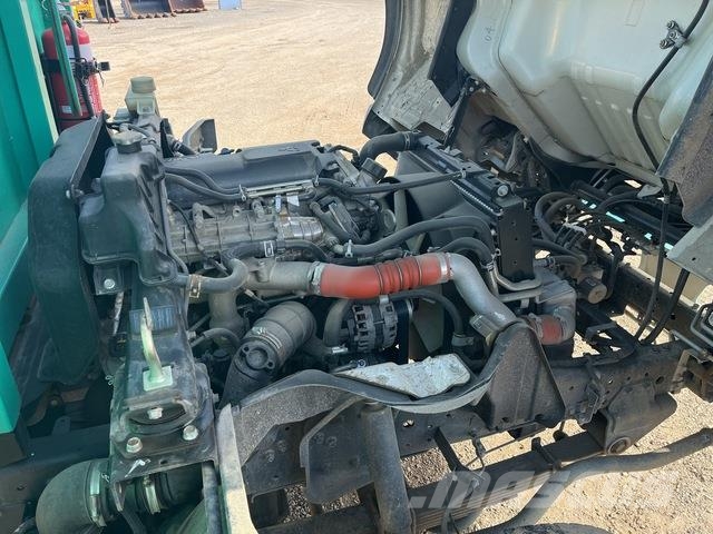 Mitsubishi Fuso Canter 7/800 شاحنات مسطحة/مفصلية الجوانب