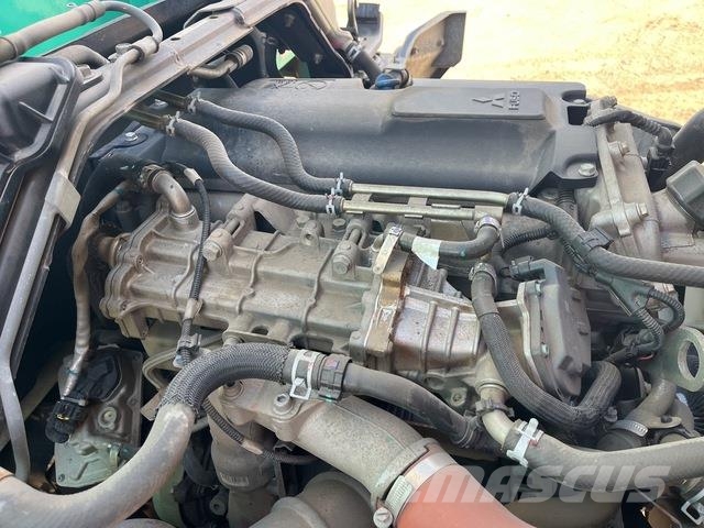 Mitsubishi Fuso Canter 7/800 شاحنات مسطحة/مفصلية الجوانب