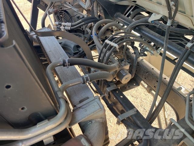 Mitsubishi Fuso Canter 7/800 شاحنات مسطحة/مفصلية الجوانب