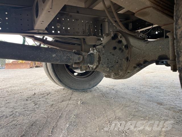 Mitsubishi Fuso Canter 7/800 شاحنات مسطحة/مفصلية الجوانب