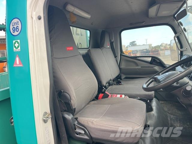 Mitsubishi Fuso Canter 7/800 شاحنات مسطحة/مفصلية الجوانب