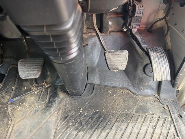 Mitsubishi Fuso Canter 7/800 شاحنات مسطحة/مفصلية الجوانب