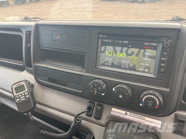 Mitsubishi Fuso Canter 7/800 شاحنات مسطحة/مفصلية الجوانب