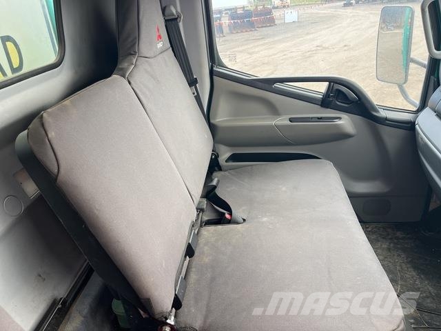 Mitsubishi Fuso Canter 7/800 شاحنات مسطحة/مفصلية الجوانب