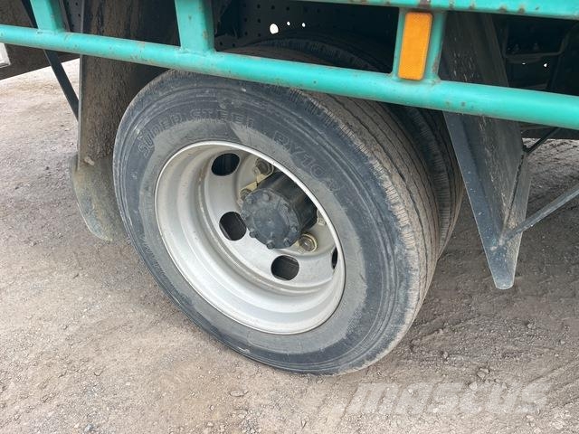 Mitsubishi Fuso Canter 7/800 شاحنات مسطحة/مفصلية الجوانب