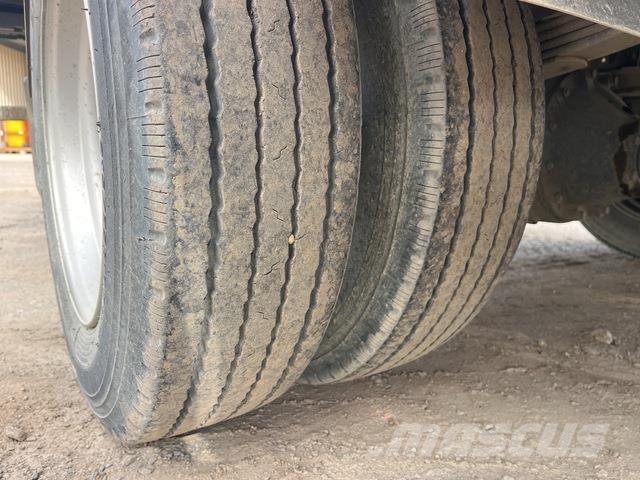 Mitsubishi Fuso Canter 7/800 شاحنات مسطحة/مفصلية الجوانب