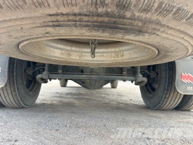 Mitsubishi Fuso Canter 7/800 شاحنات مسطحة/مفصلية الجوانب