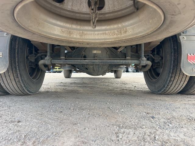 Mitsubishi Fuso Canter 7/800 شاحنات مسطحة/مفصلية الجوانب